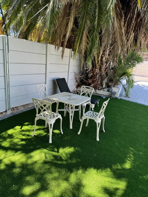 Canary Guest house Bed and Breakfast in Cape Town