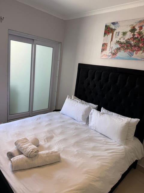 Canary Guest house Bed and Breakfast in Cape Town