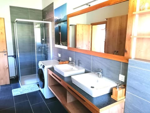 Shower, Bathroom, towels