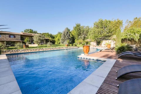 Gite au coeur de la Provence & SPA House in Rognes