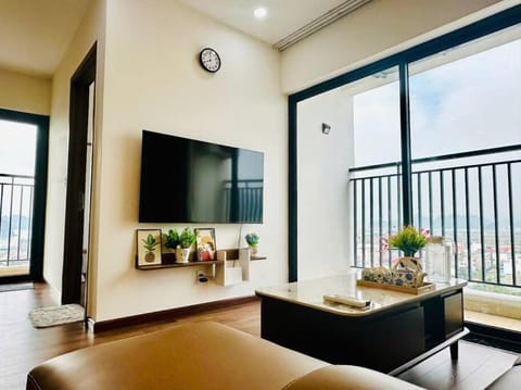 Communal lounge/ TV room, TV and multimedia, View (from property/room), Living room, Seating area, Evening entertainment