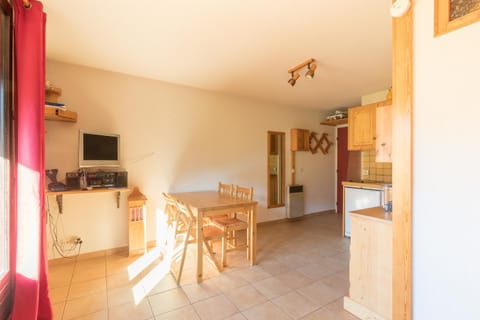 Communal lounge/ TV room, Dining area