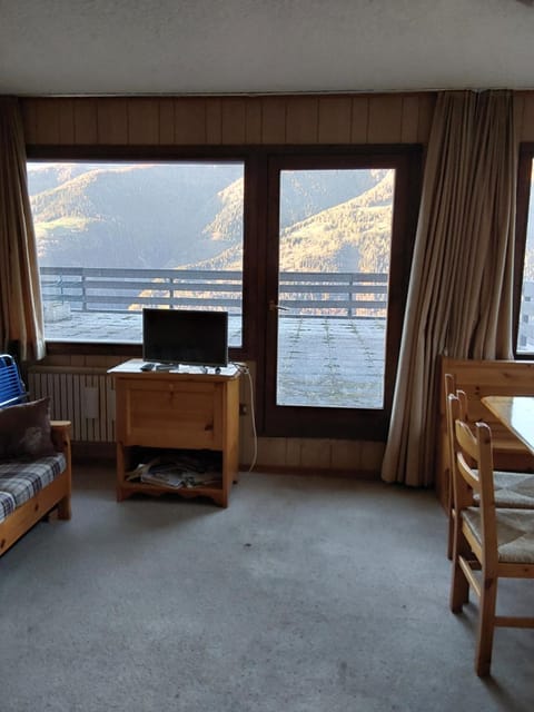 Living room, Photo of the whole room