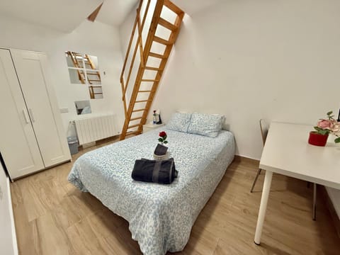 Rosa Rooms, Habitación con baño privado Apartment in Madrid
