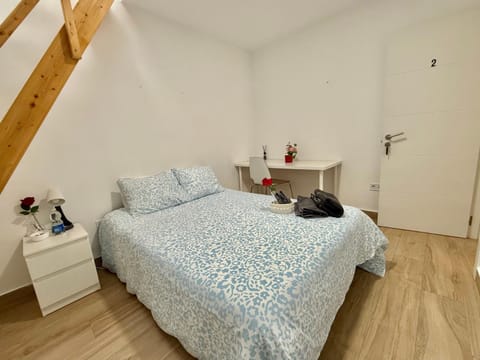 Rosa Rooms, Habitación con baño privado Apartment in Madrid