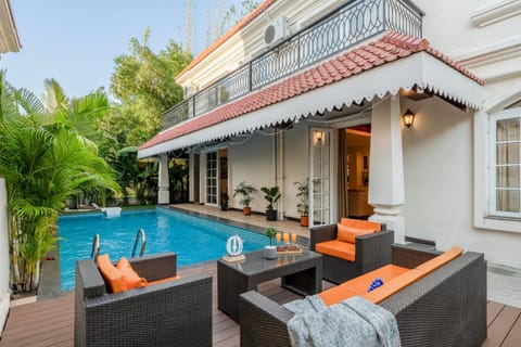Property building, Day, Seating area, Pool view, Swimming pool, Swimming pool