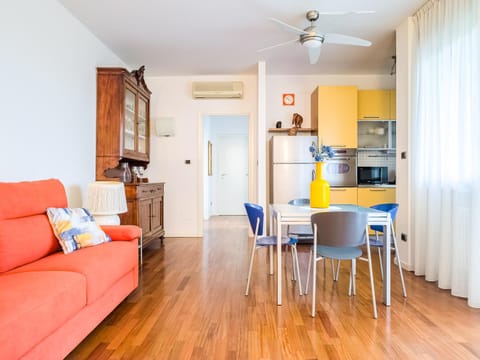 Kitchen or kitchenette, Dining area, oven, stove, air conditioner