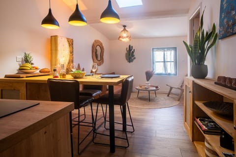 Living room, Dining area