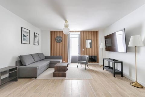 TV and multimedia, Seating area