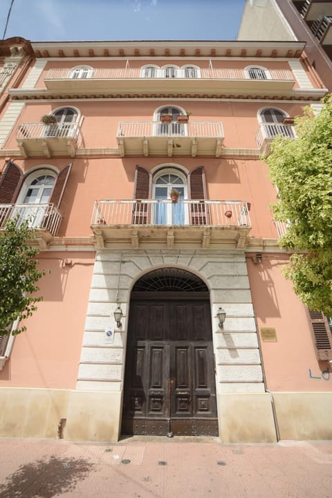 Property building, Facade/entrance