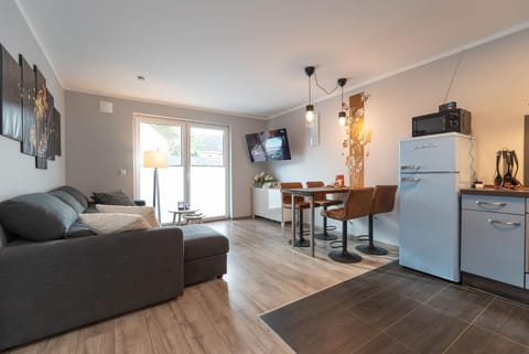 Living room, Dining area, pet friendly