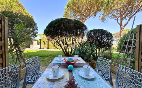 Patio, Dining area, Garden view