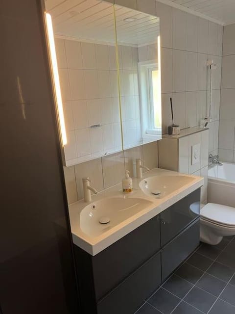 Nydelig villa med havutsikt og utendørs badestamp House in Nordland, Norway