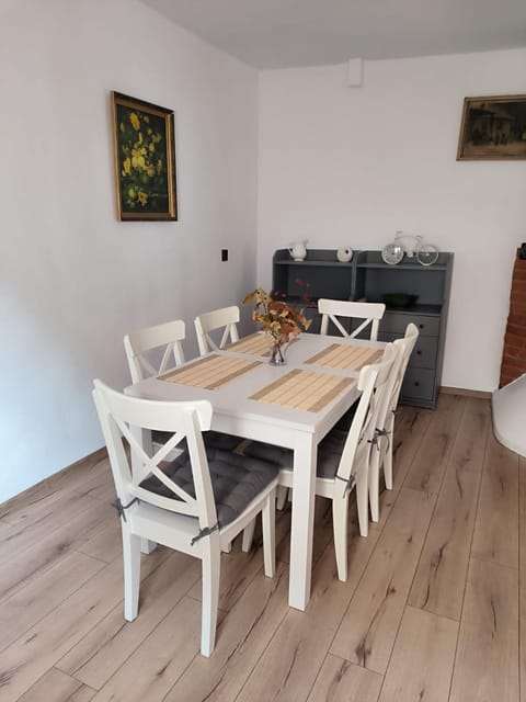 Kitchen or kitchenette, Kitchen or kitchenette, Dining area