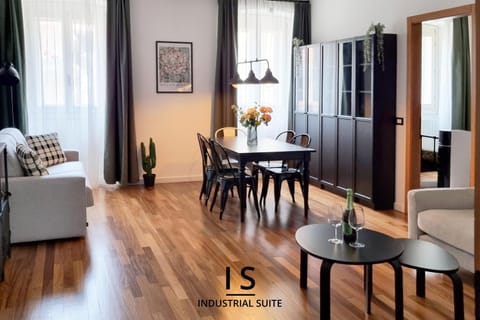Bed, TV and multimedia, Living room, Photo of the whole room, Decorative detail, Seating area, Dining area, furniture, heating, heating, internet, storage, wardrobe, air conditioner