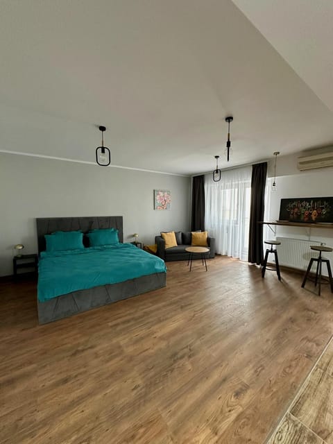 Bed, Living room, Photo of the whole room, Seating area, Bedroom