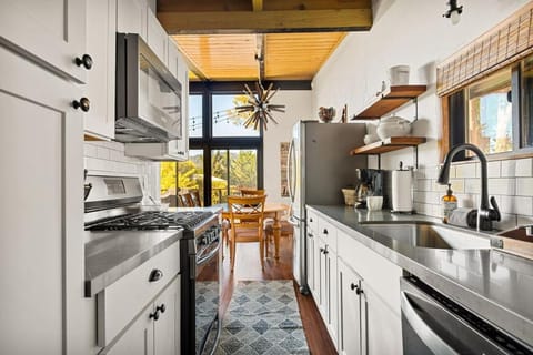 Kitchen or kitchenette, dishwasher