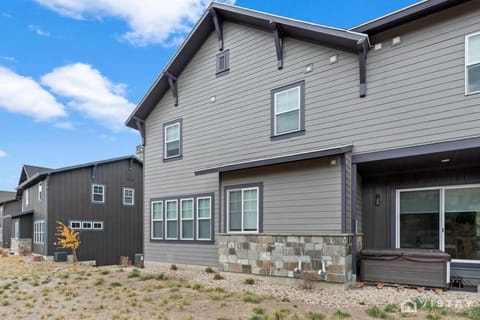 Mountain Hideout House in Hideout