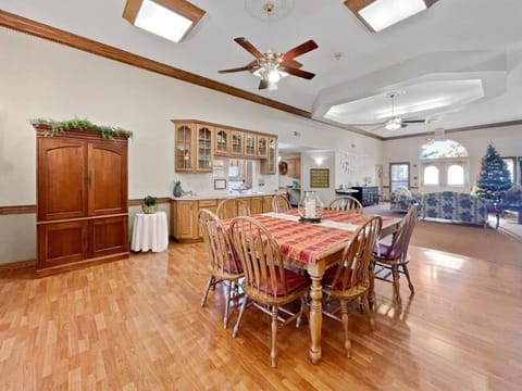 Waterloo Suites Queen 1 Hotel in Ozark Mountains