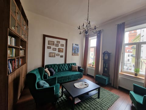 Library, Living room, Seating area