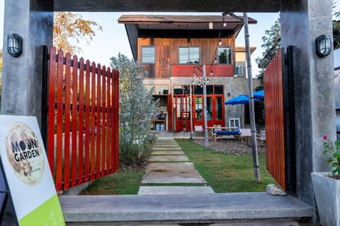 Property building, Facade/entrance, Garden