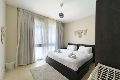 Bed, Bedroom, Pool view, Swimming pool, Family, towels