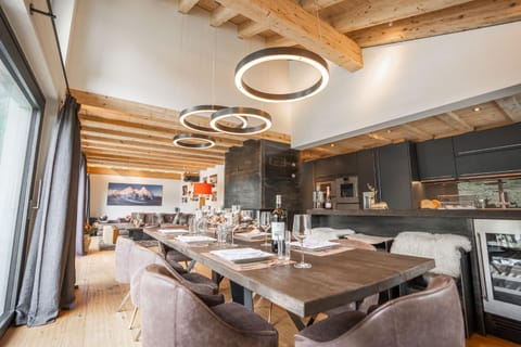 Seating area, Dining area, kitchen