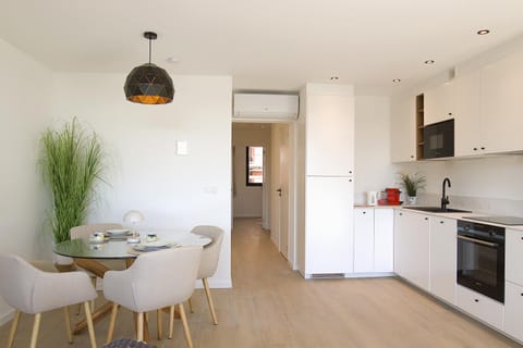 Kitchen or kitchenette, Dining area, dishwasher, stove