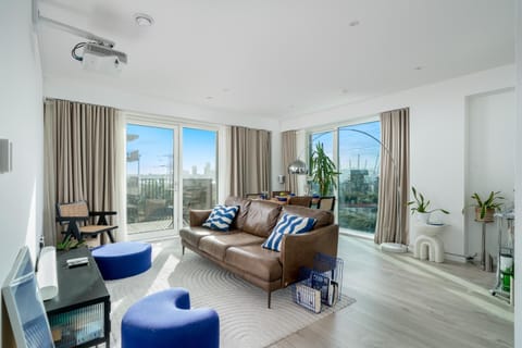Balcony/Terrace, Living room, Seating area, River view