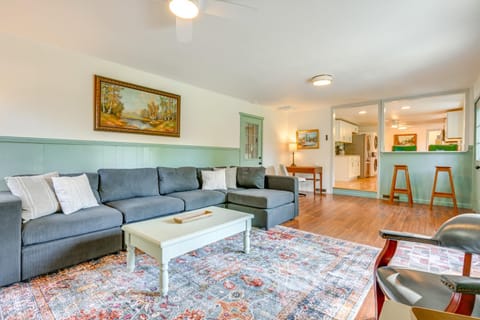 Sand Lake Retreat Canal Access and Large Yard! House in Ohio