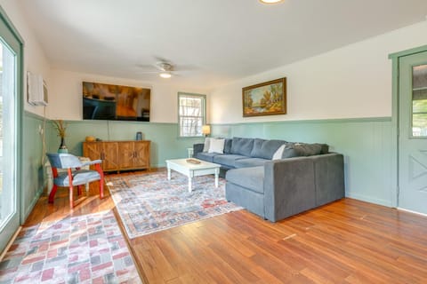 Sand Lake Retreat Canal Access and Large Yard! House in Ohio