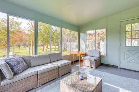 Sand Lake Retreat Canal Access and Large Yard! House in Ohio