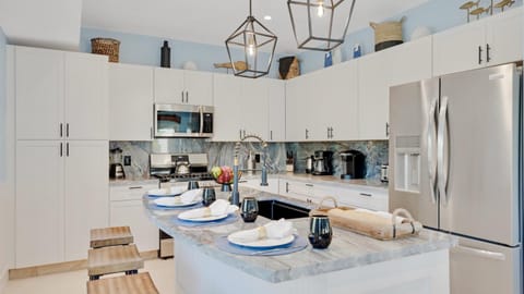 Duchess of Catherine by Last Key Realty House in Key West