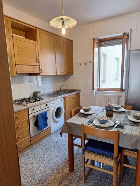 Kitchen or kitchenette, stove, washing machine