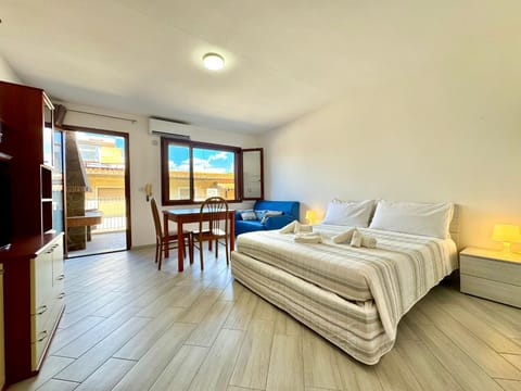 Bed, Living room, Photo of the whole room, Bedroom