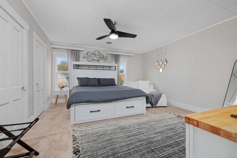 Vintage West Central Apt Walkable Free Parking! Apartment in Fort Wayne