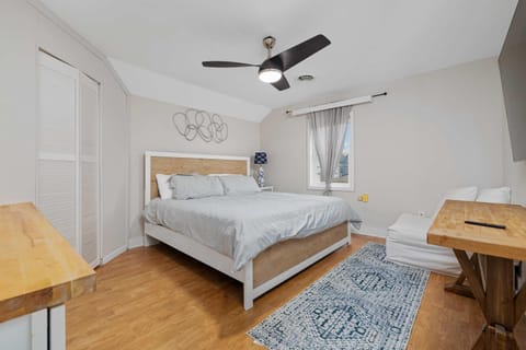 Vintage West Central Apt Walkable Free Parking! Apartment in Fort Wayne