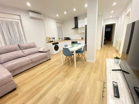 TV and multimedia, Kitchen or kitchenette, Living room, Seating area, Dining area, air conditioner