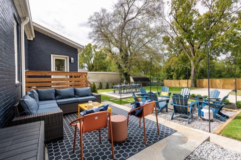 Garden, Seating area, Dining area