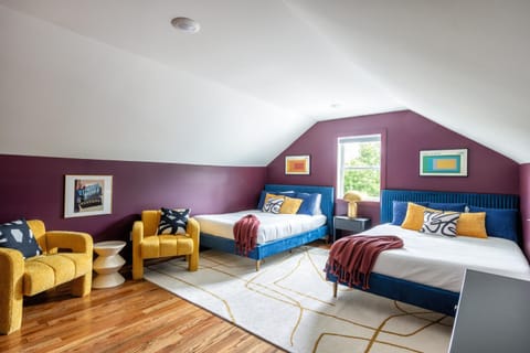 Luxury Home- Huge Yard, Fire Pit, Game and Movie Room House in East Nashville