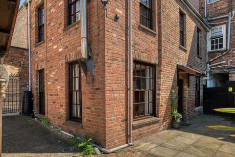 Grade II Listed Cottage in Central Taunton House in Taunton