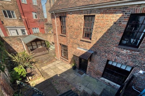 Grade II Listed Cottage in Central Taunton House in Taunton