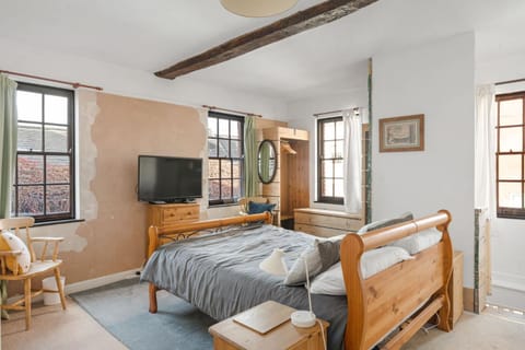 Grade II Listed Cottage in Central Taunton House in Taunton