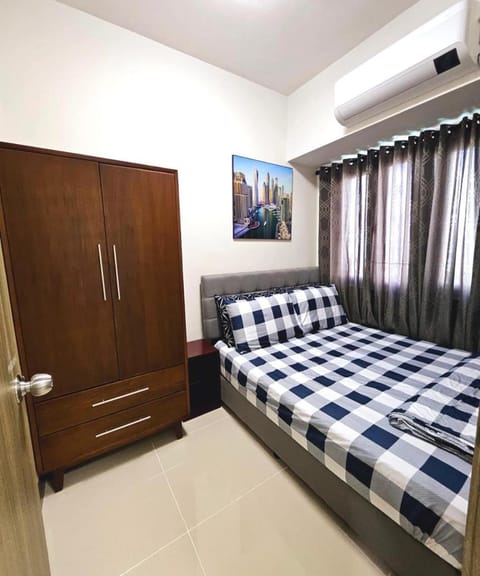Bed, Bedroom, wardrobe, air conditioner