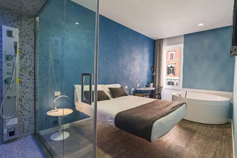 Hot Tub, Bedroom