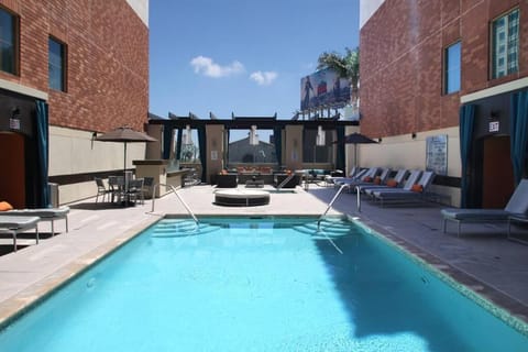 Property building, Swimming pool, Swimming pool