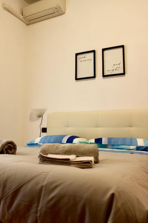 Bed, Bedroom, air conditioner