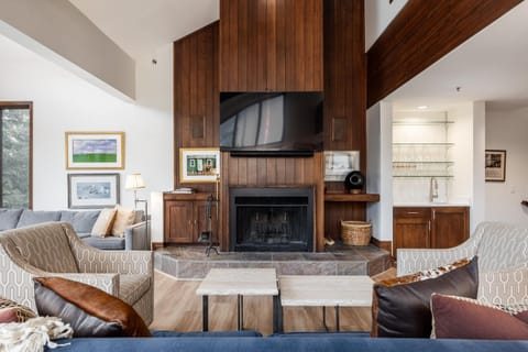 Deer Valley Little Belle Ultimate Ski Getaway, Sleeps 14, Luxury Design, Private Hot Tub, Resort in Park City