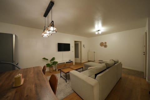 Communal lounge/ TV room, TV and multimedia, Living room, Evening entertainment