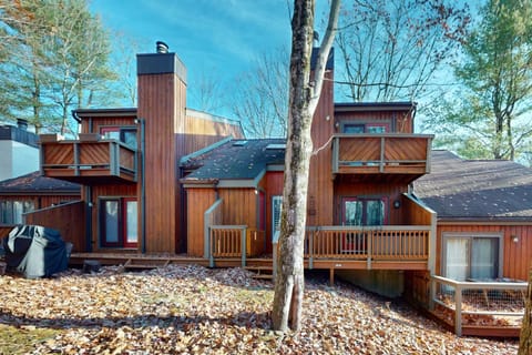 103 Ruffed Grouse Ct House in Big Boulder Lake